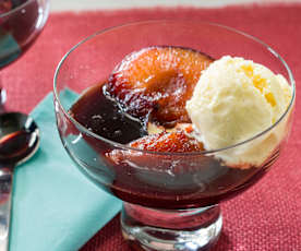 Sopa de ciruelas y helado de vainilla