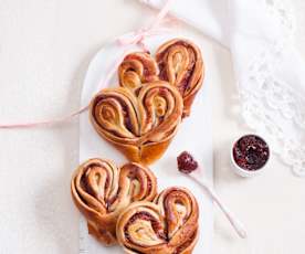 Drożdżówki-serca z dżemem