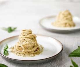 Spaghetti z kremowym sosem z bakłażana