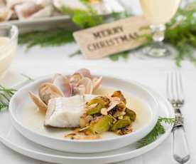 Corvina al vapor con almejas y salsa de almendra