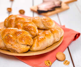 Pletence s vlašskými ořechy a slaninou