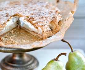 Szarlotka z jabłek i gruszek na orzechowym spodzie