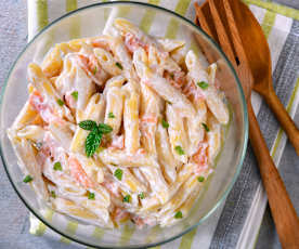 Insalata di pasta al salmone e yogurt