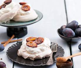 Bezy cynamonowe z karmelizowanymi śliwkami