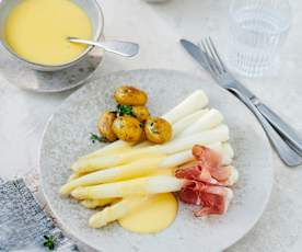 Spargel mit Kartoffeln und Sauce Hollandaise