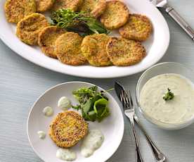 Pasteles de patata y palitos de surimi con salsa de yogur sin gluten