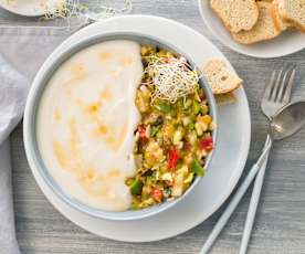 Crema fría de judías blancas con ensalada de verduras