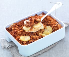 Crumble al pane speziato, cocco e banana