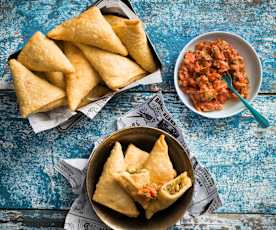 Samosa with fresh tomato chutney