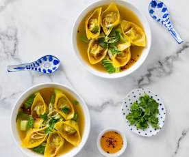 Wonton soup (vegetarian)