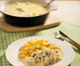 Pollo con salsa de queso y champiñones