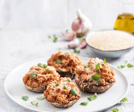 Pieczarki portobello faszerowane komosą ryżową i mielonym indykiem