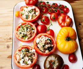 Jitomates rellenos de atún, calabacita y menta