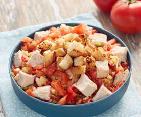 Gazpacho en ensalada con pollo asado