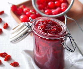 Composta di ribes e bacche di goji (a ridotto contenuto di zuccheri)