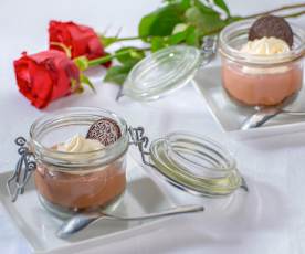 Vasetti al gianduia e biscotti (per 2 persone)