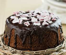 Bolo de chocolate com cobertura de chocolate