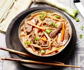 Ramen aux lamelles de bœuf, légumes et nouilles de riz - Cookidoo