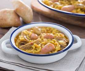 Fideos con costilla y salchichas