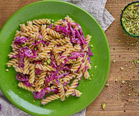 Pasta con cavolo rosso e pistacchi (senza glutine)