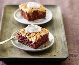 Schoko-Kirsch-Kuchen mit Amarettini-Streusel