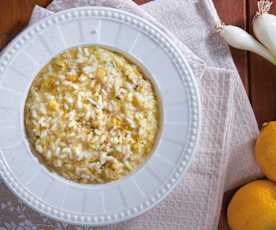 Risotto zucchine e cipollotti profumati al limone