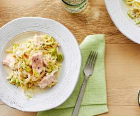 Pasta mit Lachsfilet und Porree-Sahne-Sauce