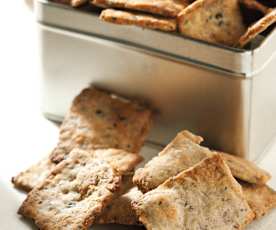 Galletas saladas con aceitunas, nueces y parmesano