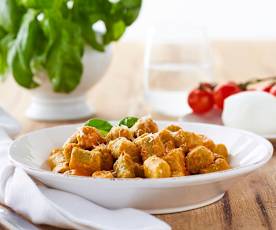 Gnocchi di pane al basilico al sugo di pomodorini freschi