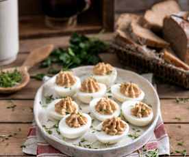 Jajka faszerowane pastą z sardynek