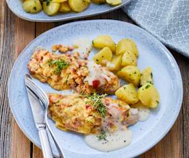 Schnitzel mit Gemüsekruste und Kartoffeln