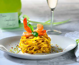 Tagliolini allo zafferano con mazzancolle e pistacchi