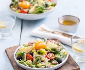 Sałatka à la nicejska z konfitowanymi żółtkami