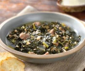 Minestra di farro, cavolo nero e salsiccia