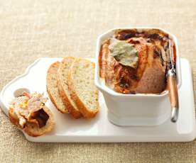 Kuřecí terina s klobásou a anglickou slaninou