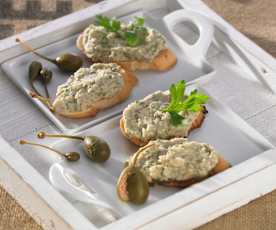 Bruschetta mit Bohnen-Kapern-Creme