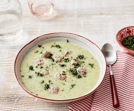 Kräuter-Kartoffelsuppe mit Brätklößchen