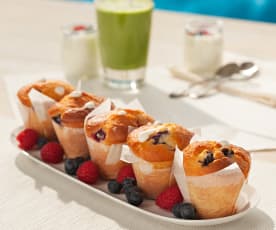 Muffins aux myrtilles, framboises et crème de yaourt