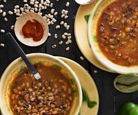 Judías carillas con calamares en salsa americana en cocción lenta