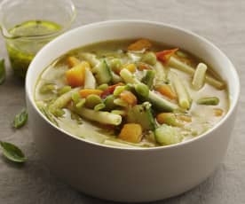 Gemüse-Nudel-Suppe mit Pistou