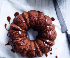 Apple ginger cake with salted caramel sauce 