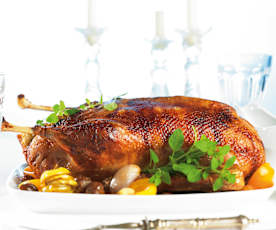 Gans mit Maronen-Apfelfüllung