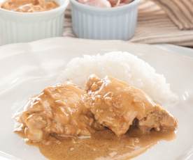 Pollo con mantequilla de cacahuete y leche de coco