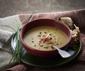 Kartoffel-porresuppe med sprød røget skinke