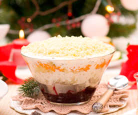 Warstwowa sałatka śledziowa