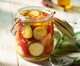 Würzig eingelegtes Gemüse auf Vorrat - Haşlama Turşu