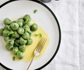 Gnocchi de ricota e espinafres com molho de manteiga