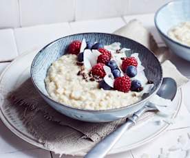 Kokos-Porridge mit Himbeeren