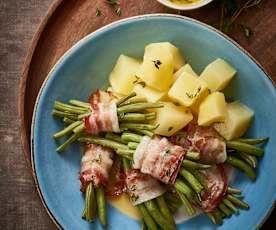 Bundeltjes van sperziebonen met aardappelen en tijmboter