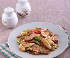 Pancia di maiale piccante con tofu e verdure